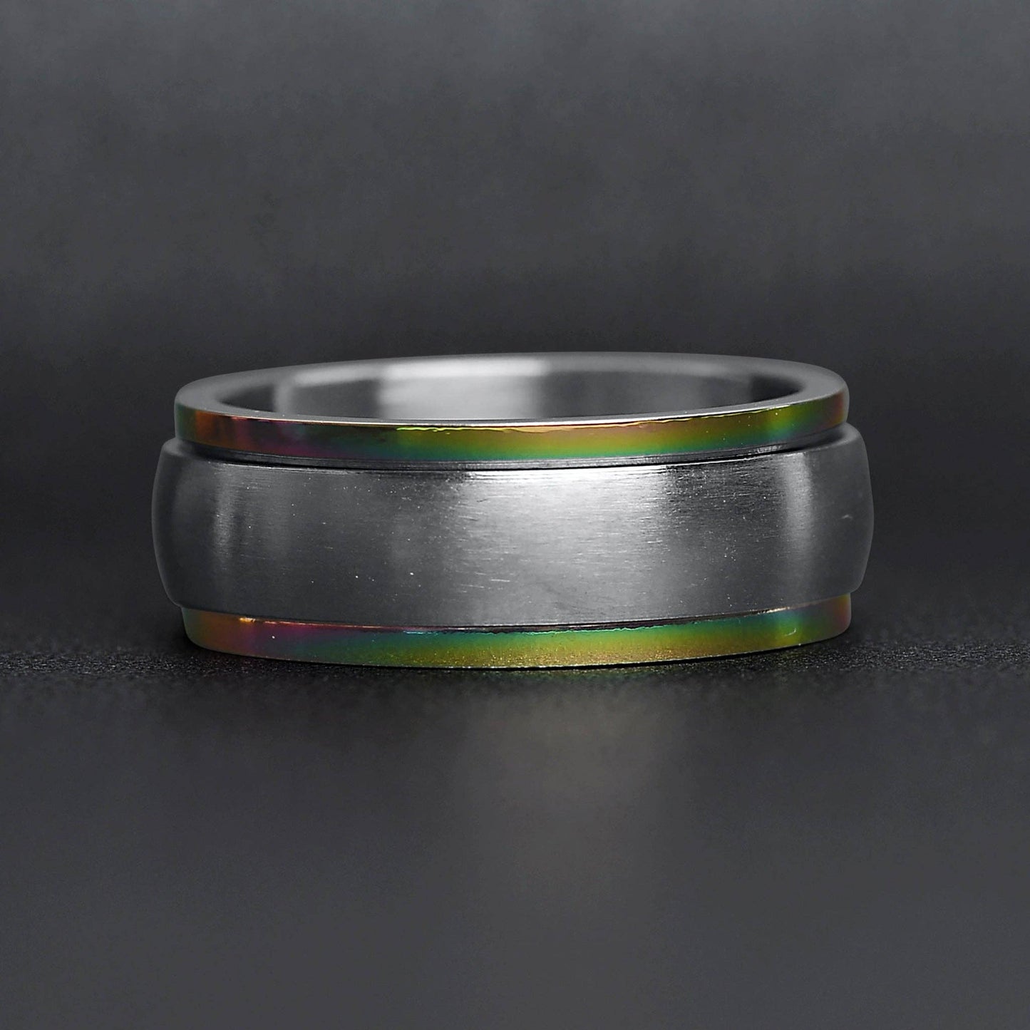 Rainbow Edge Stainless Steel Polished Spinner Center Ring